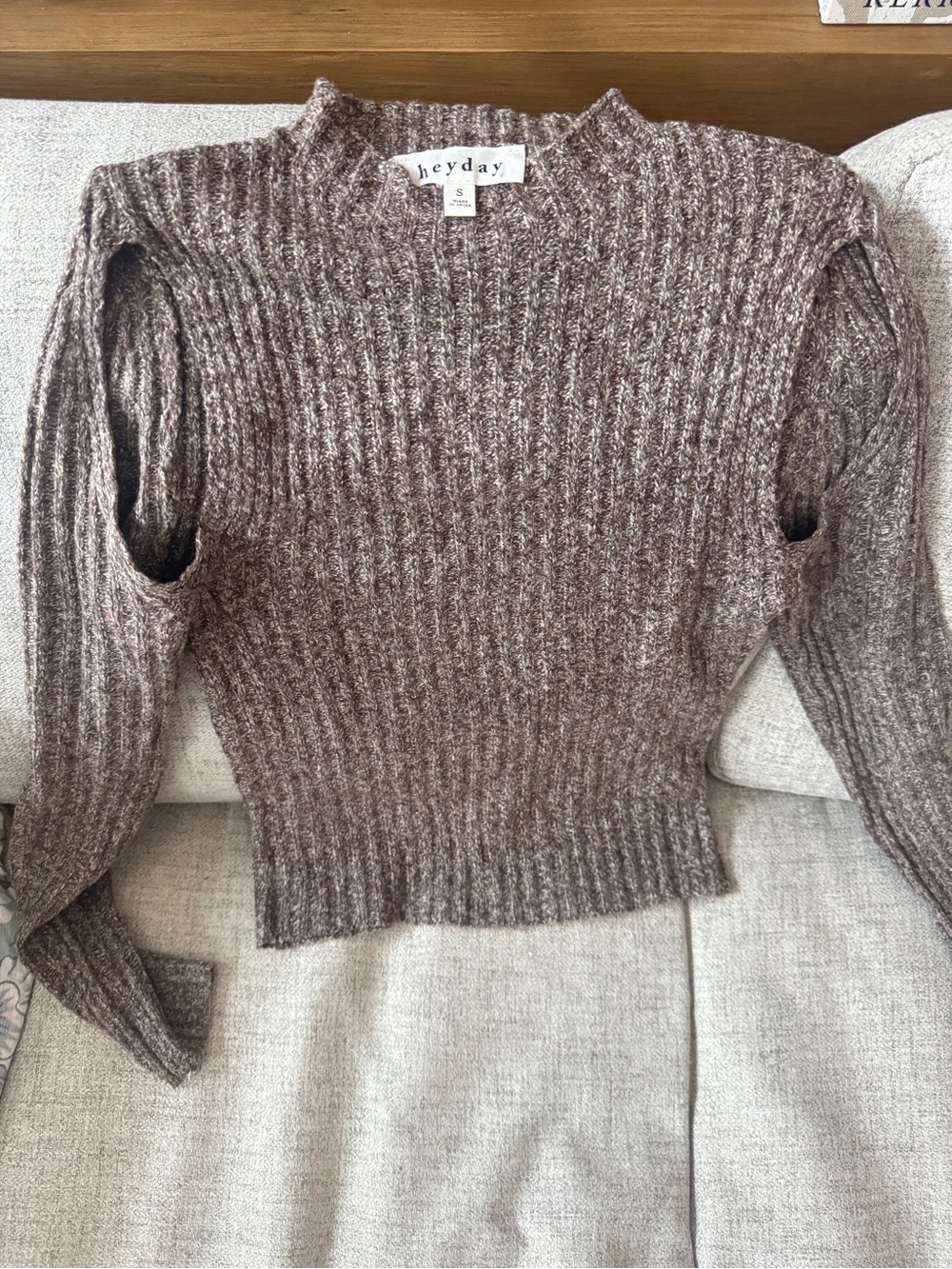 Heyday ribbed knit mock neck sweater with striking shoulder cut-outs. 🤎🤎🤎